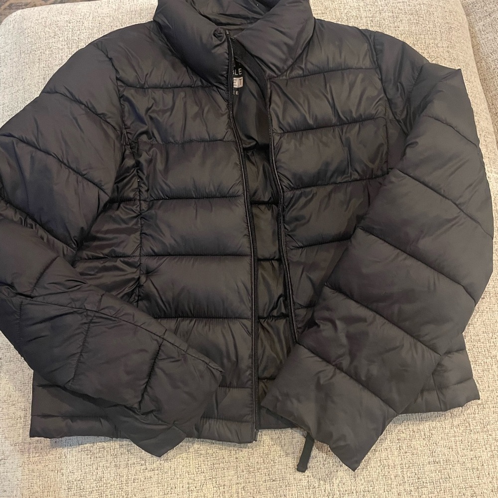 Love Tree Women's Classic Black Puffer Jacket